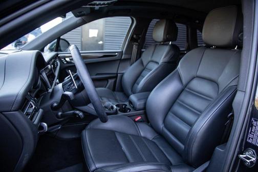 2025 Porsche Macan T