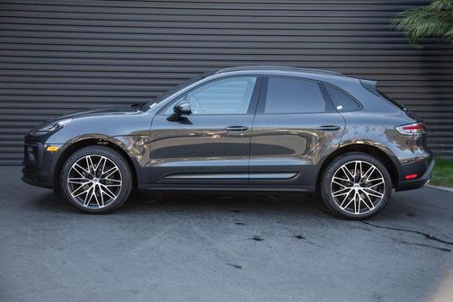 2025 Porsche Macan T