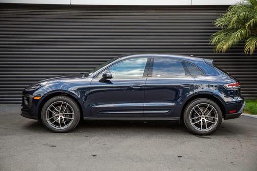2022 Porsche Macan Base (PDK)