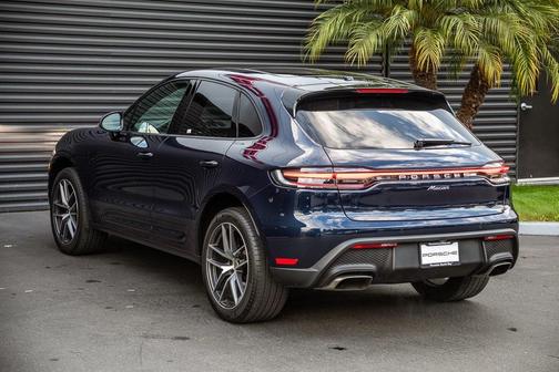 2022 Porsche Macan Base (PDK)