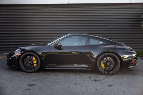 2026 Porsche 911 Carrera 4 GTS