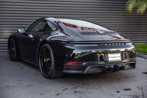 2026 Porsche 911 Carrera 4 GTS