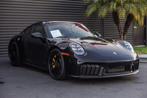 2026 Porsche 911 Carrera 4 GTS