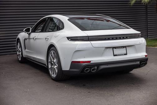 2026 Porsche Panamera 4 E-Hybrid