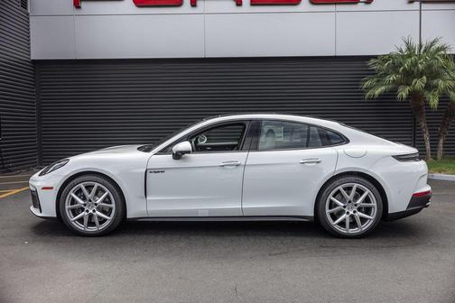 2026 Porsche Panamera 4 E-Hybrid