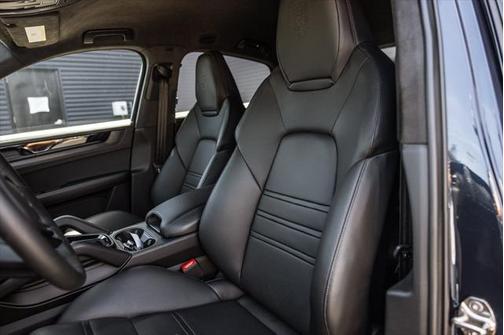 2025 Porsche Cayenne Turbo GT