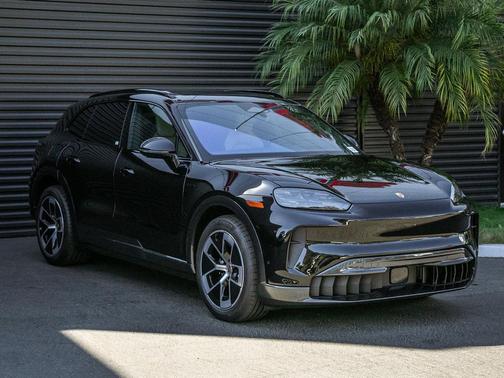 Chromite Black Metallic 2026 Porsche Cayenne Cayenne