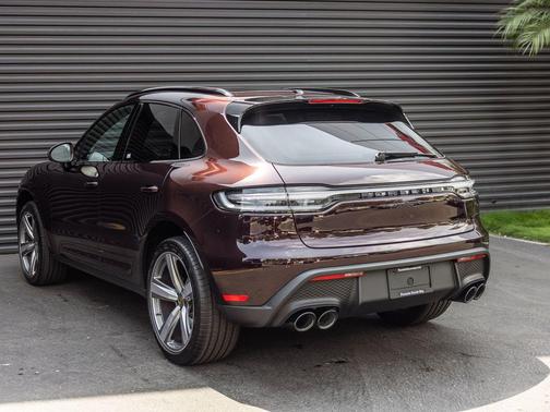 Copper Ruby Metallic 2026 Porsche Macan Macan