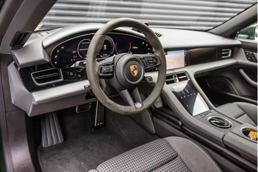 2025 Porsche Taycan 4
