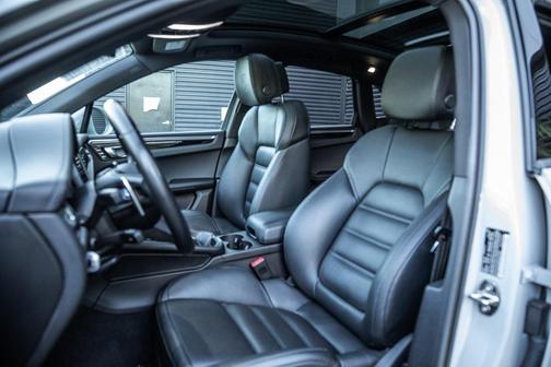 2023 Porsche Macan AWD