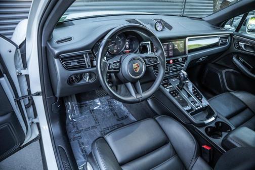 2023 Porsche Macan AWD