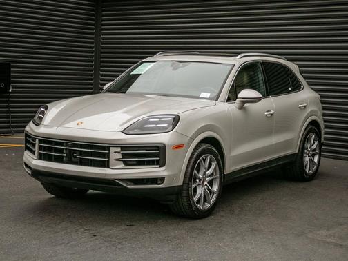 Cashmere Beige Metallic 2026 Porsche Cayenne Cayenne
