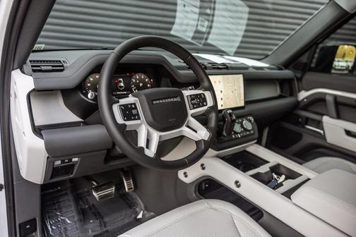 2025 Land Rover Defender 110 P400 X-Dynamic SE