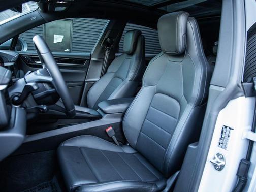 2025 Porsche Macan 4