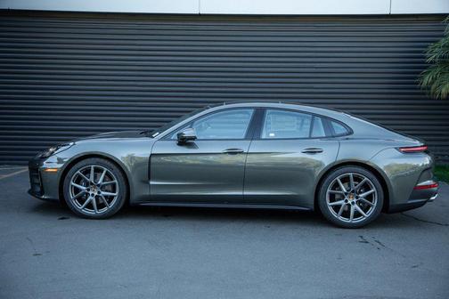 2026 Porsche Panamera 