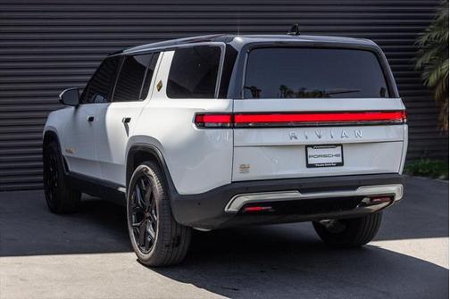 2023 Rivian R1S Adventure