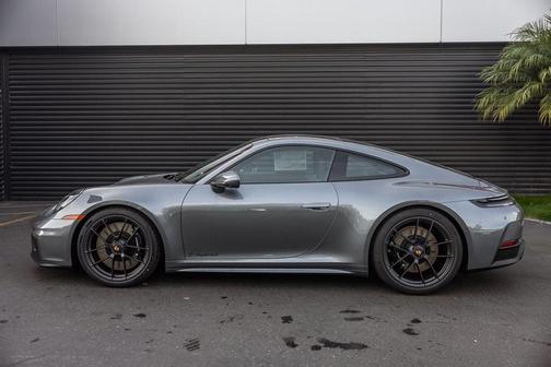 2026 Porsche 911 Carrera 4 GTS