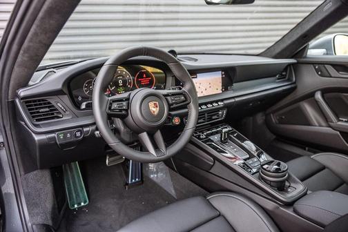 2026 Porsche 911 Carrera 4 GTS