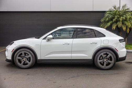 2025 Porsche Macan 4S