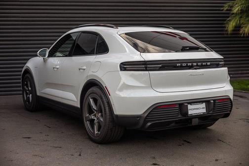 2025 Porsche Macan 4S