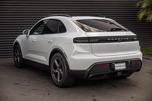 2025 Porsche Macan 4S