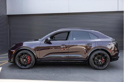2024 Porsche Macan Turbo