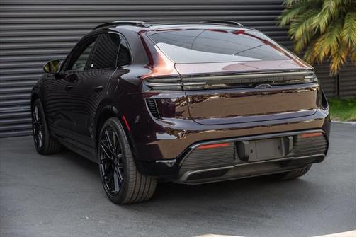 2024 Porsche Macan Turbo