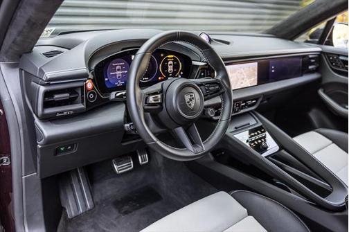 2024 Porsche Macan Turbo