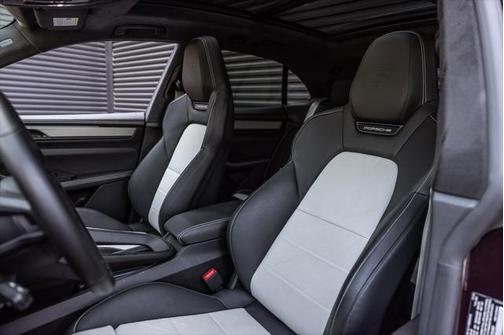 2024 Porsche Macan Turbo