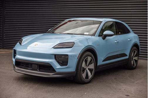 2025 Porsche Macan Base