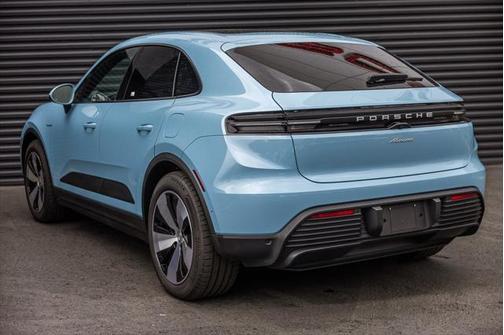 2025 Porsche Macan Base