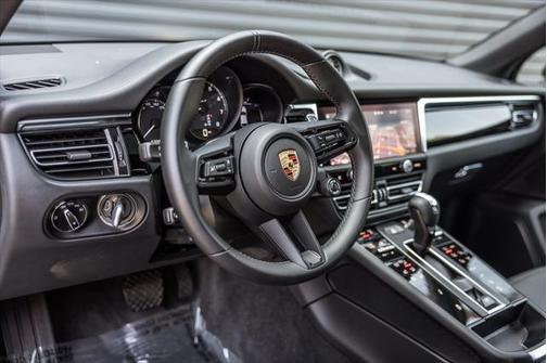 2023 Porsche Macan Base