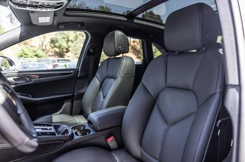 2023 Porsche Macan Base