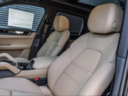 Chromite Black Metallic 2026 Porsche Cayenne S