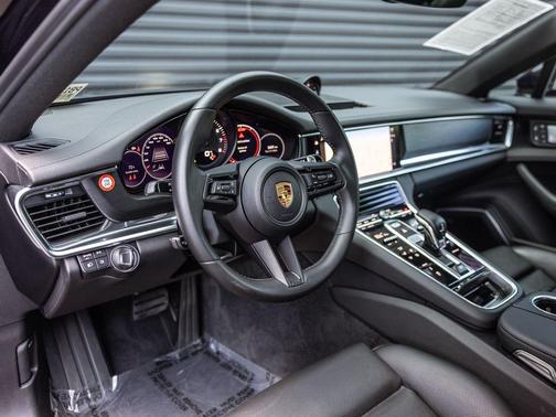 2023 Porsche Panamera Platinum Edition