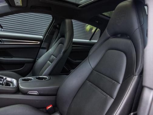 2023 Porsche Panamera Platinum Edition
