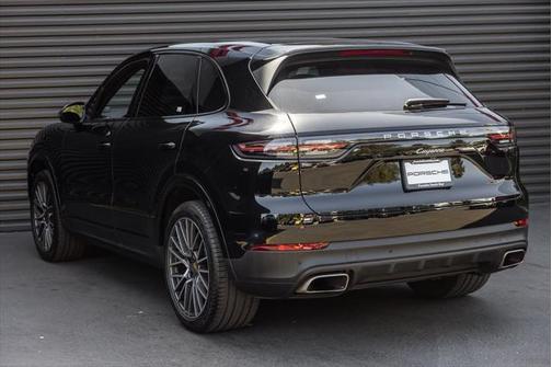 2022 Porsche Cayenne Base (Tiptronic)
