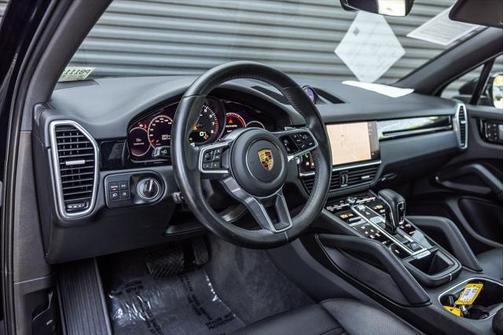 2022 Porsche Cayenne Base (Tiptronic)
