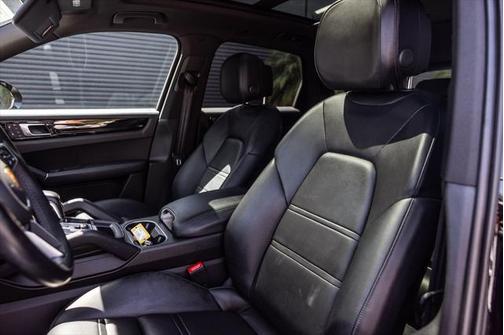 2022 Porsche Cayenne Base (Tiptronic)