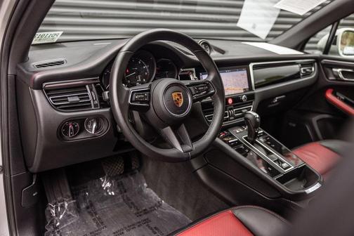 2022 Porsche Macan 