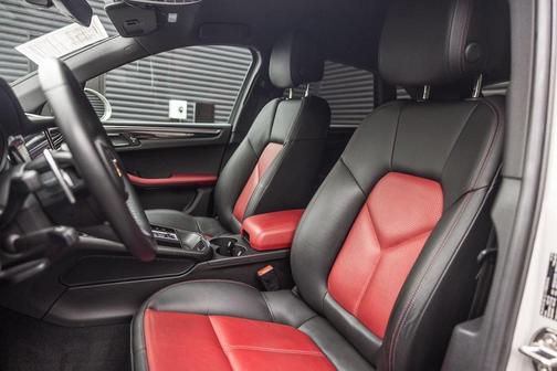 2022 Porsche Macan 