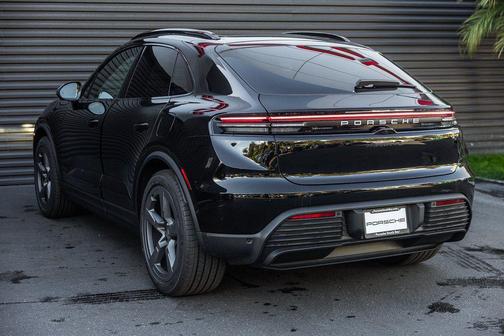 2025 Porsche Macan 4S