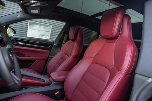 2025 Porsche Macan 4S