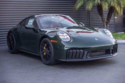 2026 Porsche 911 Carrera 4 GTS