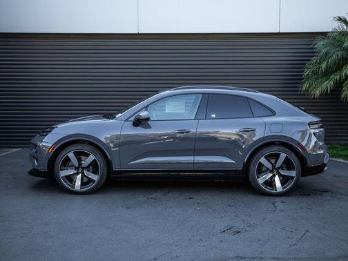 2026 Porsche Macan Turbo