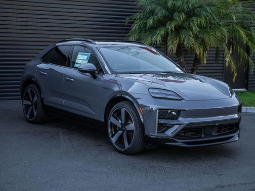 2026 Porsche Macan Turbo