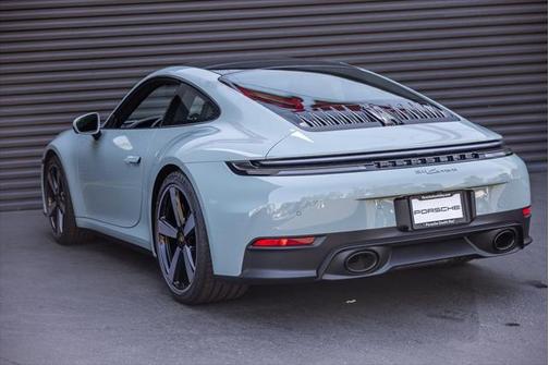 2025 Porsche 911 Carrera