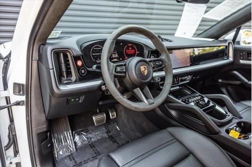 2025 Porsche Cayenne S