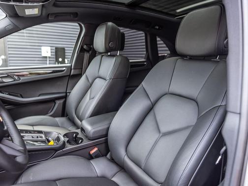 Dolomite Silver Metallic 2022 Porsche Macan Macan