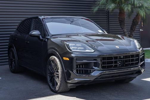 2025 Porsche Cayenne GTS